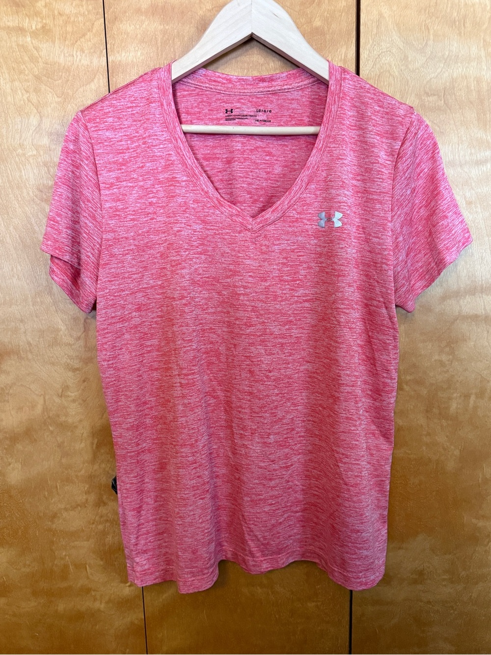 UA Pink Heathered V-Neck Performance Tee Size Large